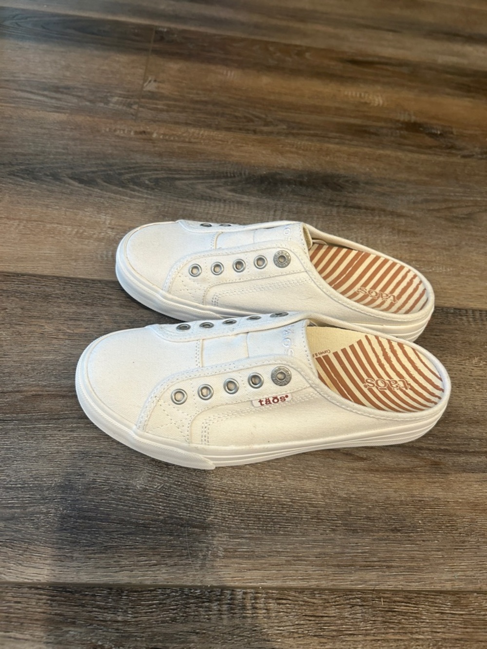 Taos White Canvas EZ Soul size  7.5 Slip-On Mule Sneakers NWOT